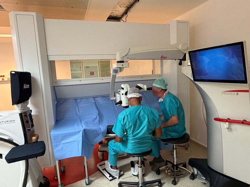 SurgiCube® Reinluftsystem im klinischen Operationsraum